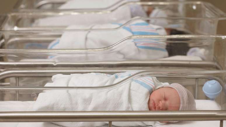 A bibliografia não mostra efeitos da licença-paternidade sobre a fertilidade em países mais ricos, mas há evidências de impacto no aumento das taxas em países mais pobres e menos igualitários — como é o caso do Brasil