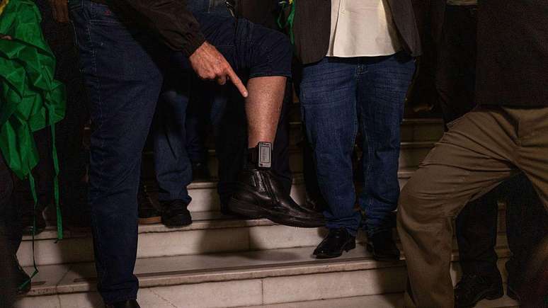 Moraes determinou o uso de tornozeleira eletr&ocirc;nica e medidas restritivas no dia 17/7