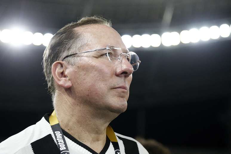 John Textor durante jogo do Botafogo 