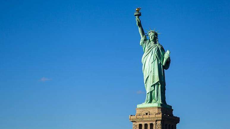 Criada pelo artista francês Frédéric-Auguste Bartholdi e construída por Gustave Eiffel, a Estátua da Liberdade foi apresentada em 1884, como um presente da França para os Estados Unidos