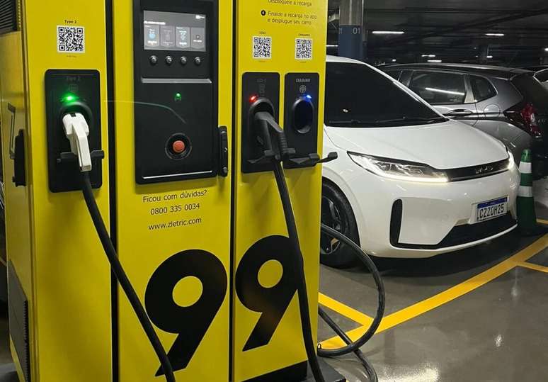 99 lança app de recarga elétrica com até 17% de desconto para motoristas parceiros. Plataforma integra redes e amplia acesso à mobilidade sustentável