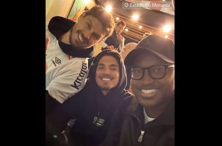 Bruninho, Medina e Thiaguinho comparecem ao Morumbis &ndash;