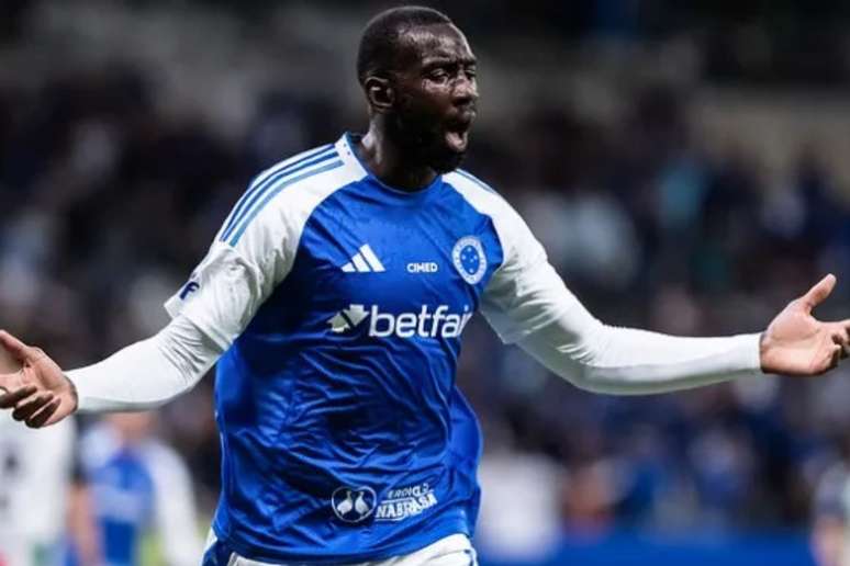 Bolasie em ação pelo Cruzeiro