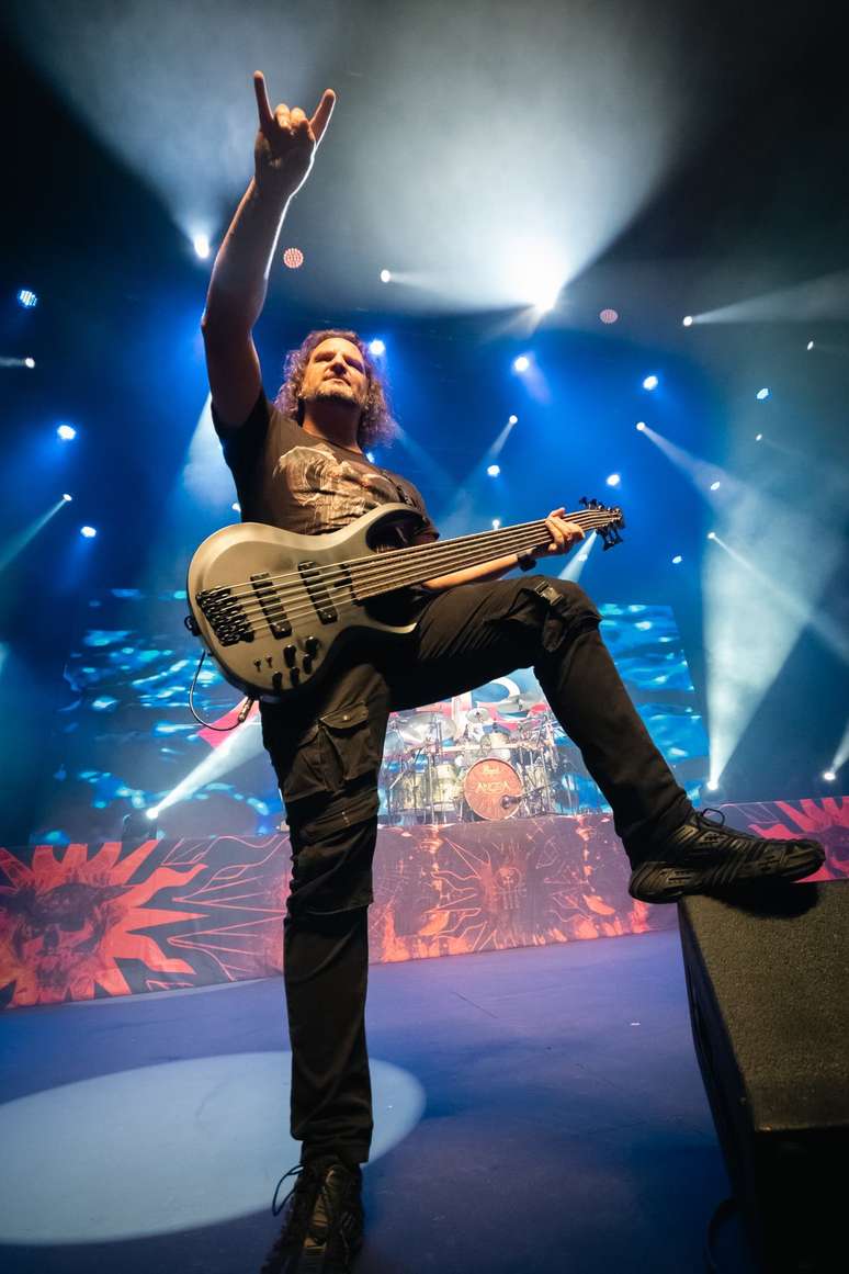 Felipe Andreoli, baixista do Angra -