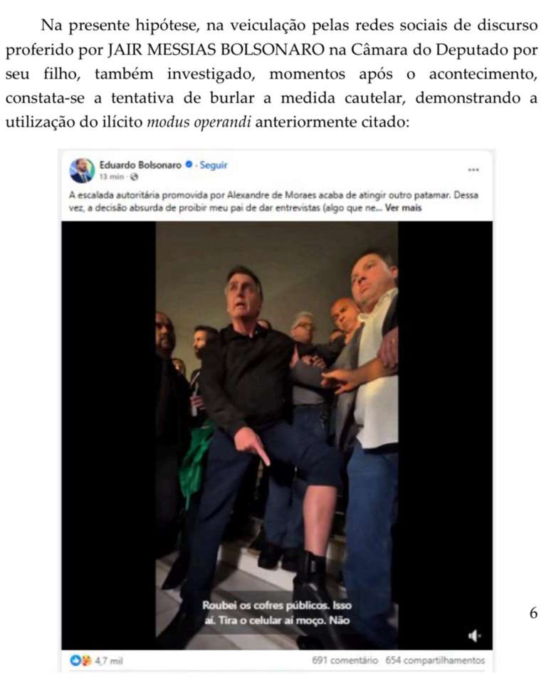 Print de vídeo publicado por Eduardo Bolsonaro mostra o ex-presidente usando tornozeleira eletrônica. A imagem foi incluída na decisão de Moraes como parte do contexto para sustentar que Jair Bolsonaro seguiu produzindo e difundindo mensagens políticas, mesmo após a imposição de medidas cautelares.