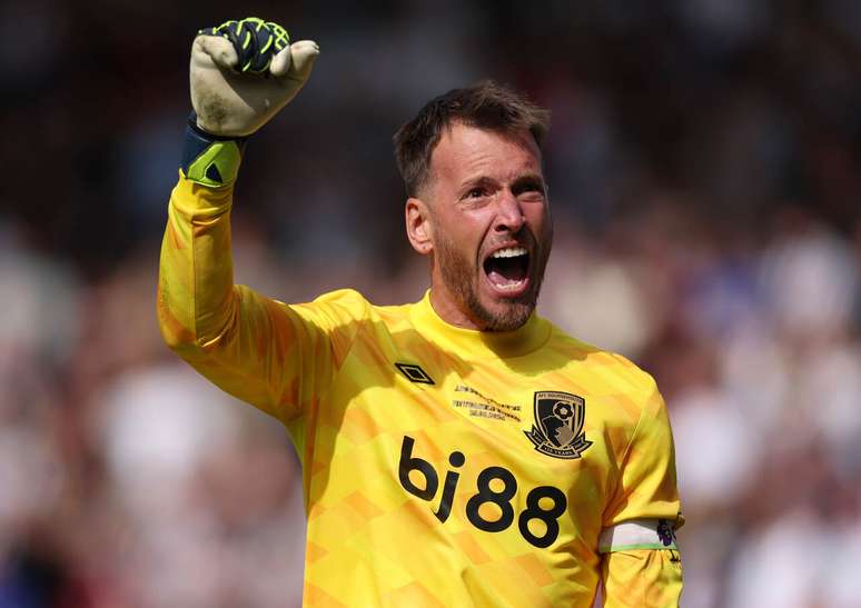 Neto em a&ccedil;&atilde;o pelo Bournemouth &ndash;