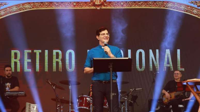 Sacerdote tem quase 13 milh&otilde;es de seguidores, entre Instagram, YouTube e TikTok