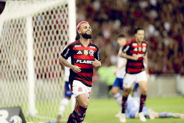 Recovered, Michael normally trains with the cast of Flamengo