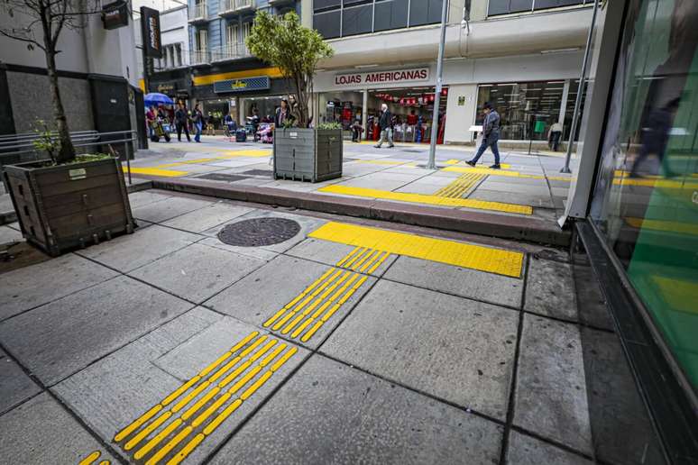 Vandalism affects the new accessibility structures in the historic center of Porto Alegre