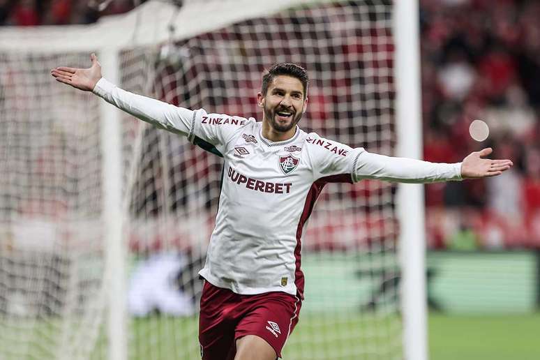 Everaldo, do Fluminense, se destacou na partida de ida contra o Internacional &ndash;