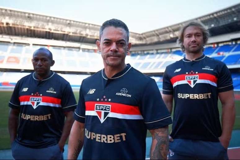 Mineiro, Josué e Lugano foram os garotos propagandas da nova camisa do São Paulo –