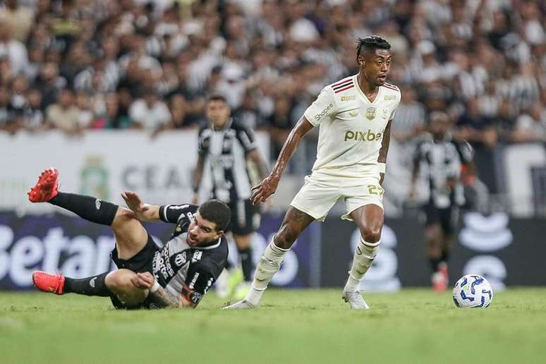 Flamengo ter&aacute; seis baixas contra o Atl&eacute;tico &ndash;