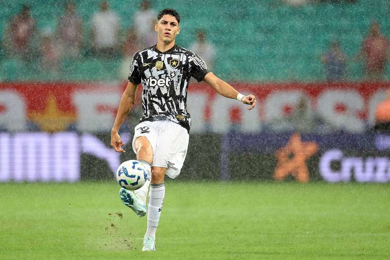 Botafogo tamb&eacute;m tinha pend&ecirc;ncias com o Santos por conta do zagueiro Jair &ndash;