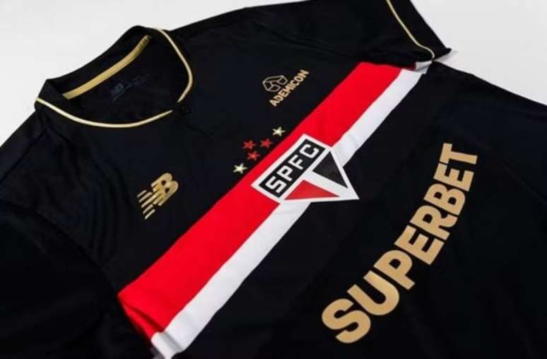 Mineiro, Josué e Lugano foram os garotos propagandas da nova camisa do São Paulo –