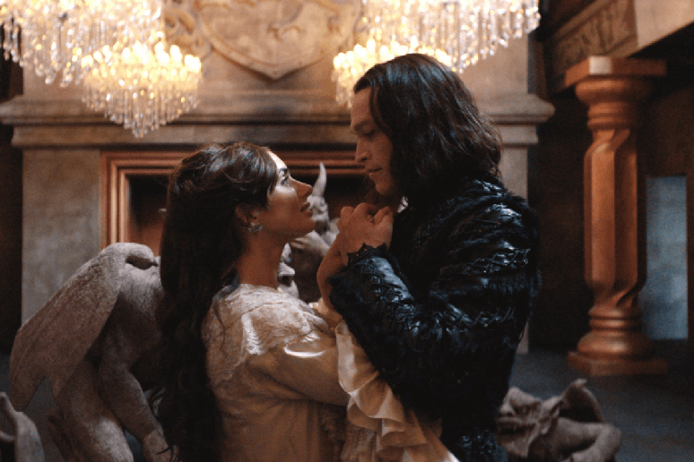 Em &ldquo;Dr&aacute;cula: uma hist&oacute;ria de amor eterno&rdquo;, o vampiro busca encontrar seu grande amor s&eacute;culos depois 