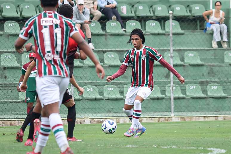 Destaque do Fluminense atuando na base do clube –
