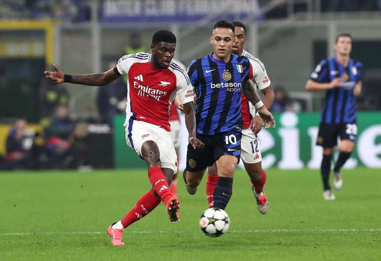 Thomas Partey em atua&ccedil;&atilde;o pelo clube ingl&ecirc;s &ndash;