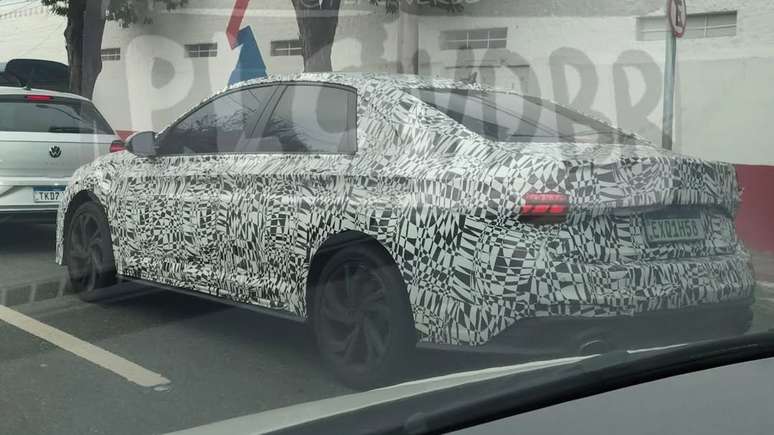 Novo Volkswagen Jetta GLI 2026 em testes no Brasil