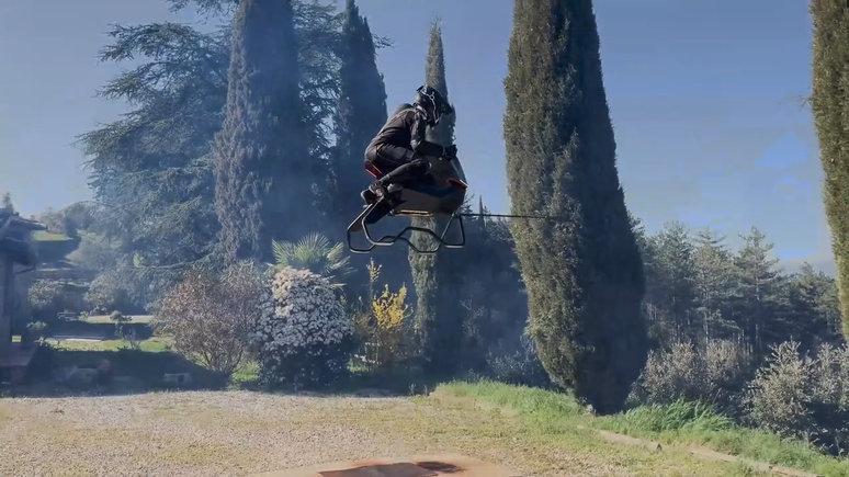 Moto voadora da Volonaut em voo de demonstração