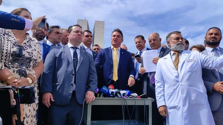 Parlamentares de oposição se reúnem em protesto contra a prisão do ex-presidente Jair Bolsonaro