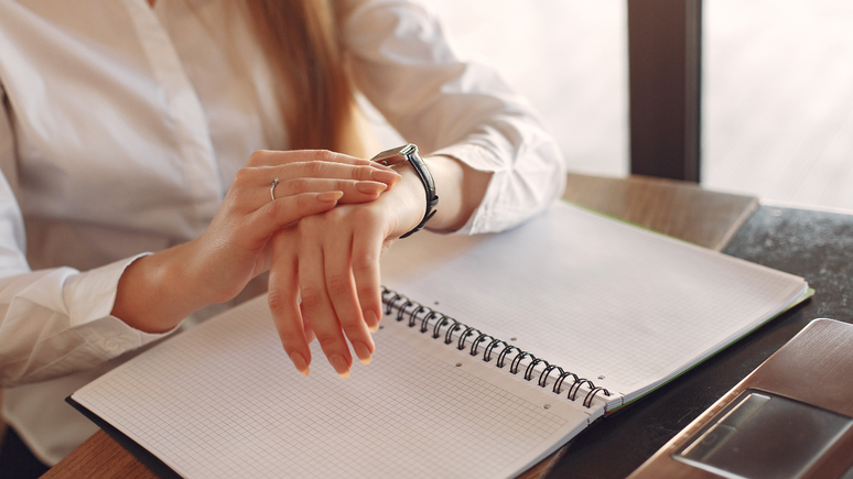 Antropólogos defendem que a gestão do tempo está associada a diferentes comportamentos, indicando quem é mais responsável ou mais distraído