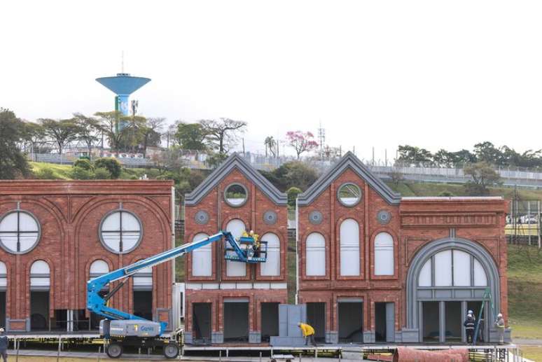 Montagem do Palco Factory no The Town.