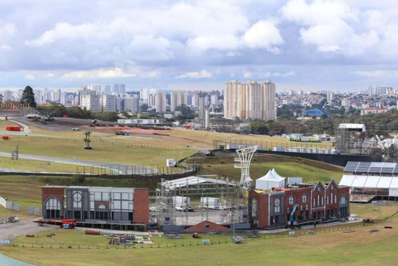 Montagem do Palco Factory no The Town.