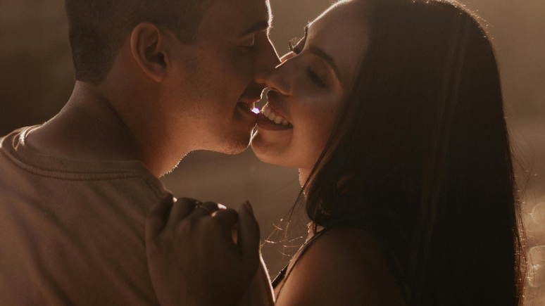 Casais DADT optam por se conectar com pessoas de fora da relação, mas sem compartilhar informações com seus parceiros