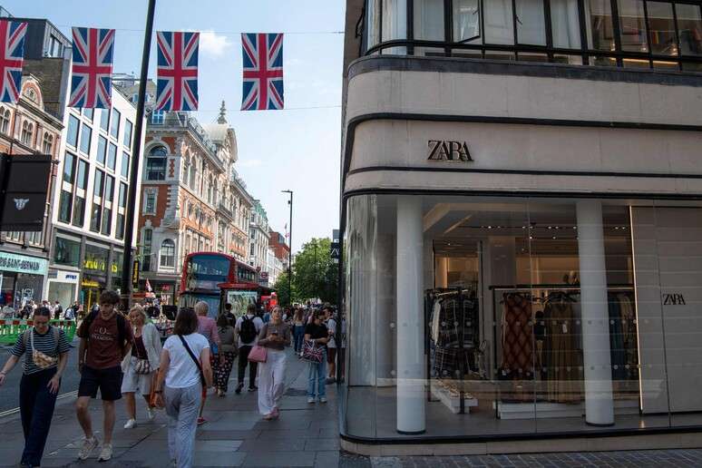 Zara no Reino Unido acatou decisão de órgão regulador de publicidade