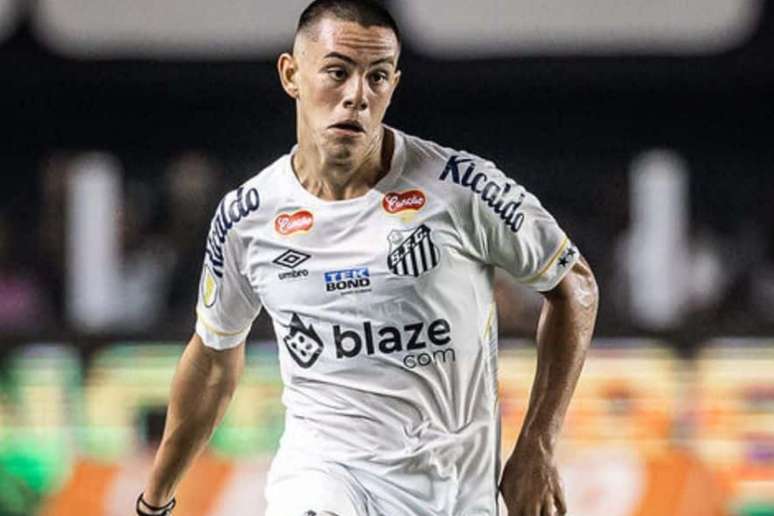 JP Chermont em campo pelo Santos