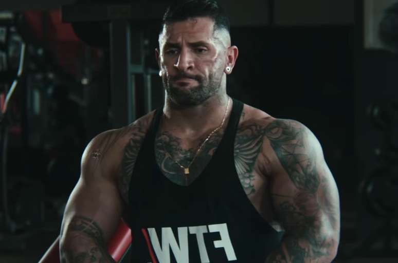 Influenciador fitness Renato dos Santos Lopes, de 32 anos, conhecido como "Marombeiro Pobre Loco", foi alvo de mandado de busca e apreensão em Campo Grande