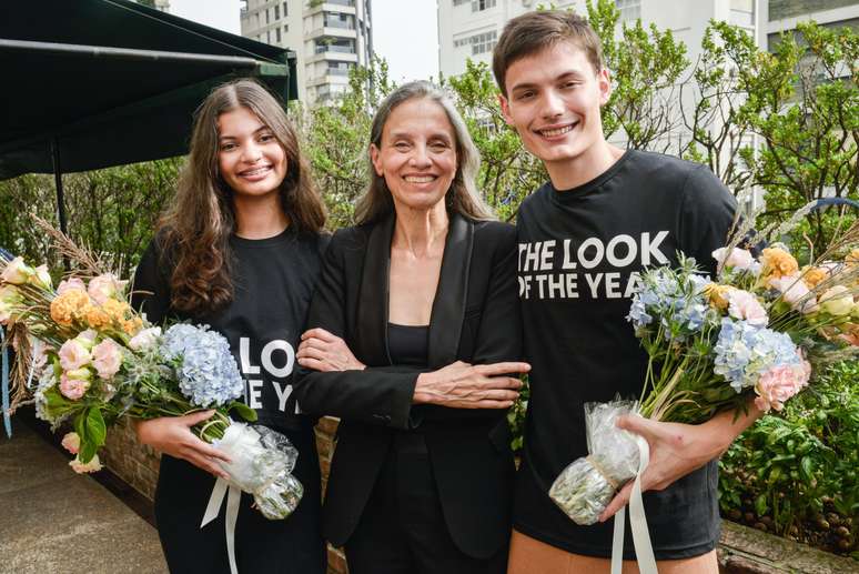 Liliana Gomes entre os vencedores Alexa Sthel e Gabriel Bottene, em 2024 