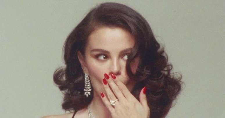 Selena Gomez revela desejo de colaborar com Ariana Grande em novo projeto