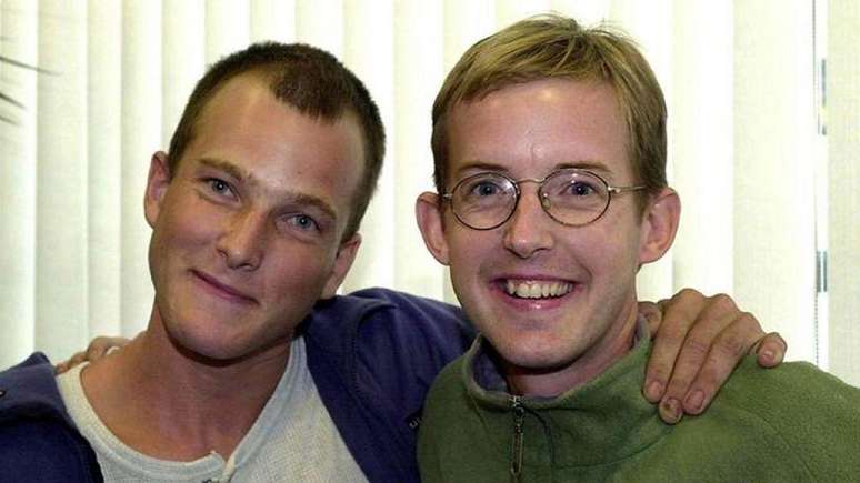 Tom Dyke e Paul Winder, na sua chegada ao aeroporto de Londres, em dezembro de 2000