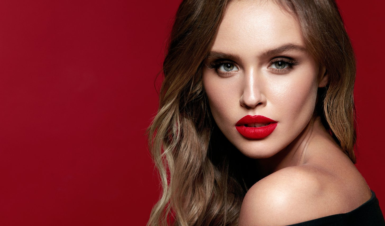 Women who use red lipstick often have these 5 attitudes in common