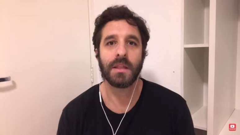Humorist Rafinha Bastos explains the reason not to criticize Brazilian artists