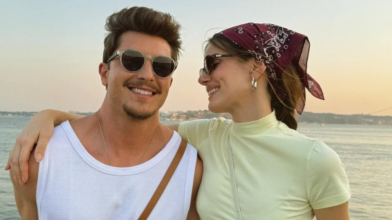 Camila Queiroz attracts attention with a travel handkerchief for Babymonon