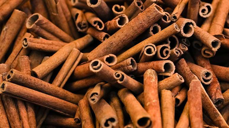 Know the benefits of cinnamon for health and suggestions to include it in routine