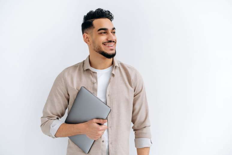 O estilo fade cria um degrad&ecirc; na barba e deixa o visual limpo e moderno 