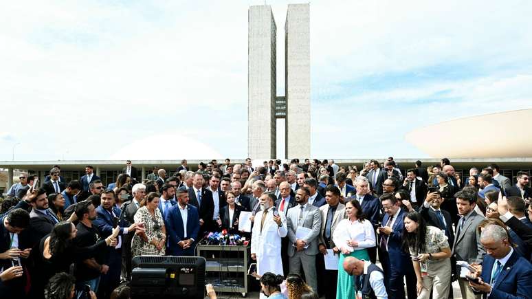 Parlamentares anunciaram proposta de "pacote da paz" que pede, entre outras coisas, mudanças no foro privilegiado