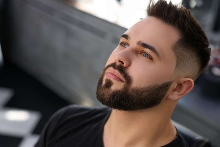 A barba curta modelada &eacute; ideal para quem prefere praticidade 