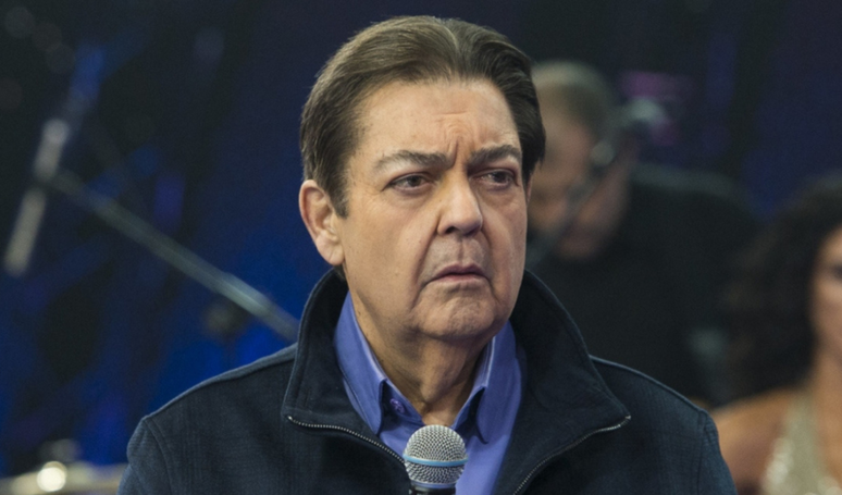 Faustão internado: estado de saúde do apresentador leva filho a suspender festa com famosos para comemorar estreia no SBT.