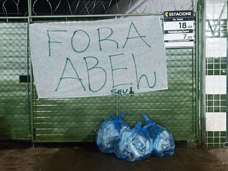 Palmeiras fans protest after the elimination: “outside, Abel”, “full head, empty diaper”
