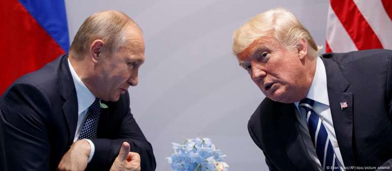 Líderes da Rússia e dos EUA (em foto de 2017, na cúpula do G20) devem conversar principalmente sobre a guerra na Ucrânia