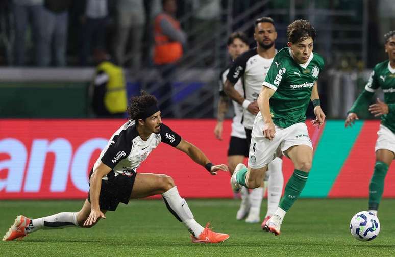 Corinthians, em pleno Allianz , elimina o Palmeiras. Assim, avan&ccedil;a &agrave;s quartas da Copa do Brasil.