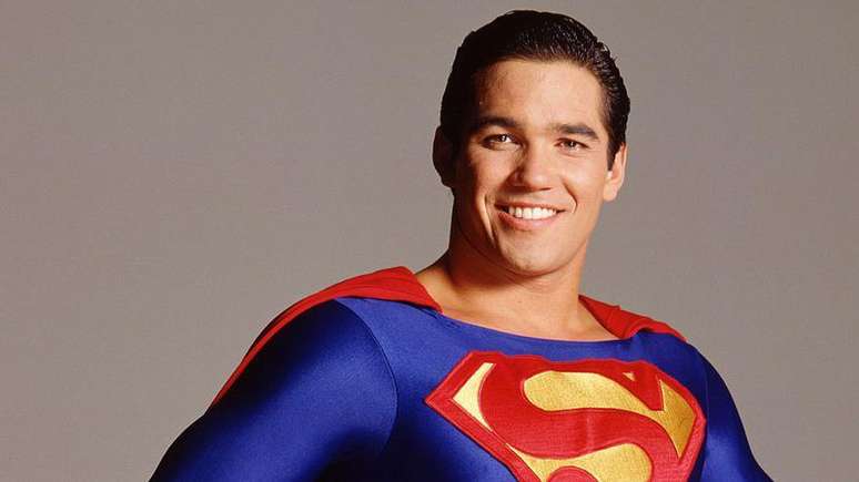 Dean Cain atuou na série Lois & Clark: As Novas Aventuras do Superman.