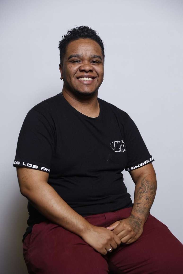 Danillo Siming grated in telemarketing, graduated in information systems, works in the area and a complete post at USP. Danillo Siming grated in telemarketing, graduated in information systems, works in the area and a complete post at USP.