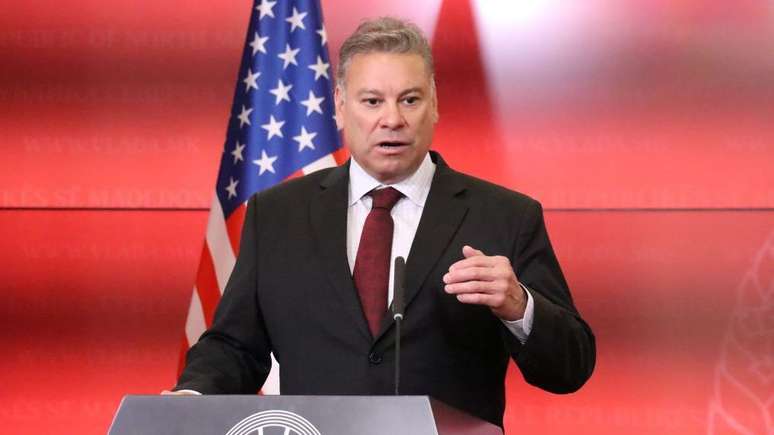 Na aus&ecirc;ncia de um embaixador no Brasil, Gabriel Escobar &eacute; o encarrego pela Embaixada dos EUA em Bras&iacute;lia