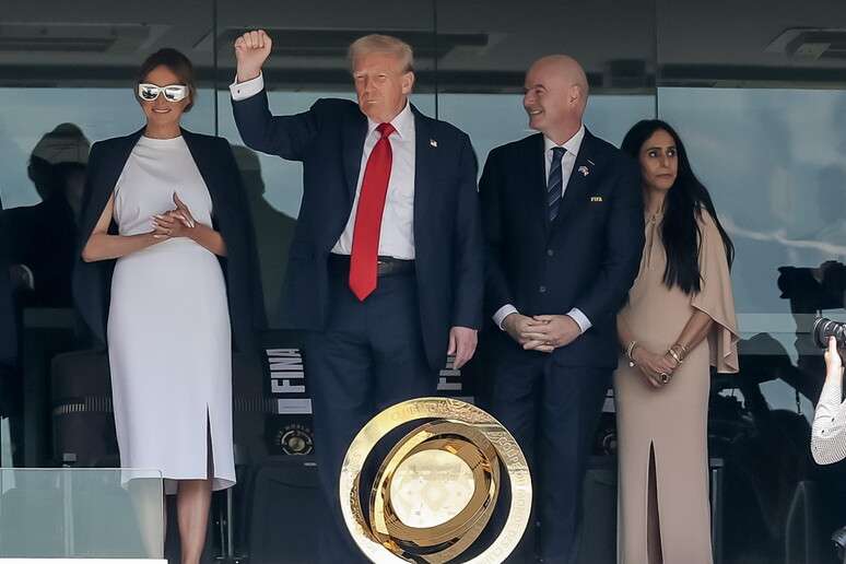 Infantino com Trump e suas respectivas esposas na final do Mundial de Clubes da Fifa 2025