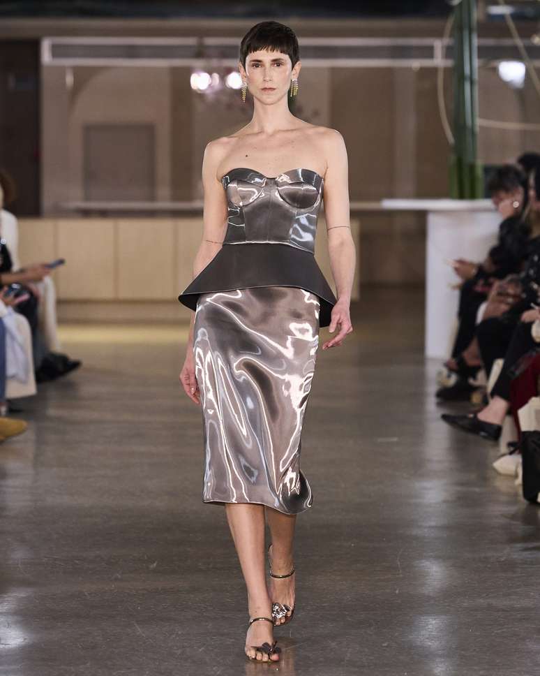 Daiane Conterato no desfile Fabiana Milazzo 